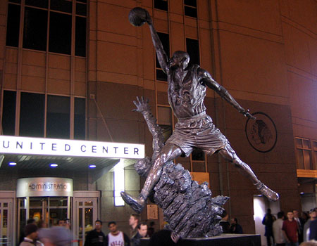 michael_jordan_statue.jpg