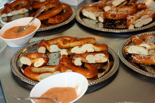 Pretzels with cinnamon & pretzels with mustard_1099041396_o