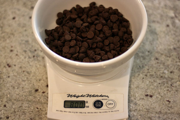 2_weigh_chocolate