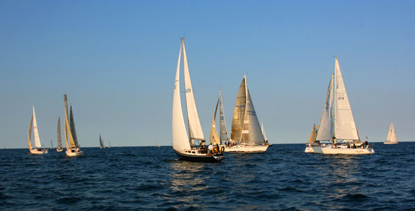 sail_boats_on_lake_michigan_1