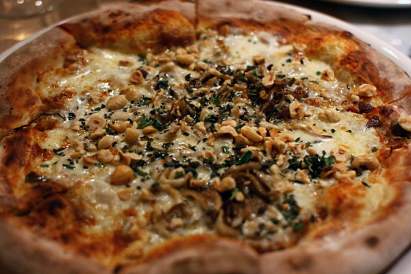 a_mano_wild_mushroom_pizza