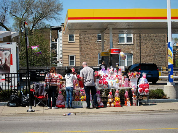 07_logan_square_mothers_day_vendor