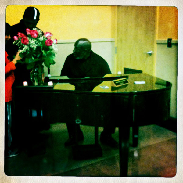marianos_piano_player