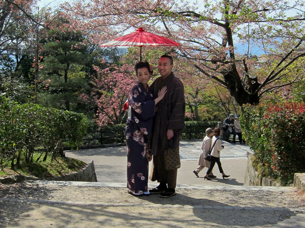16_kiyomizudera_temple_couple