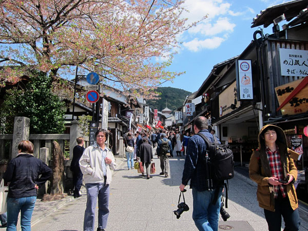 walk_to_kiyomizudera_temple