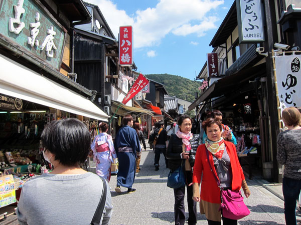 walk_to_kiyomizudera_temple_kyoto