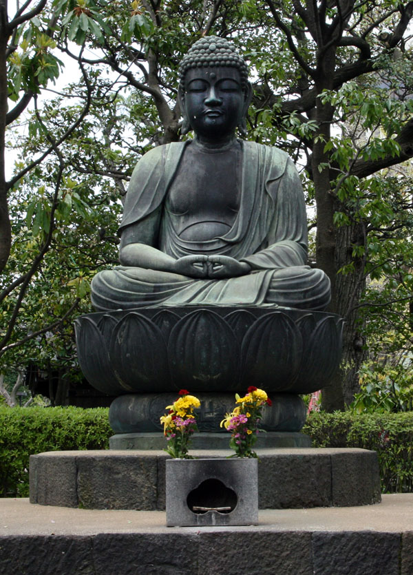 yakushido_hall_statue