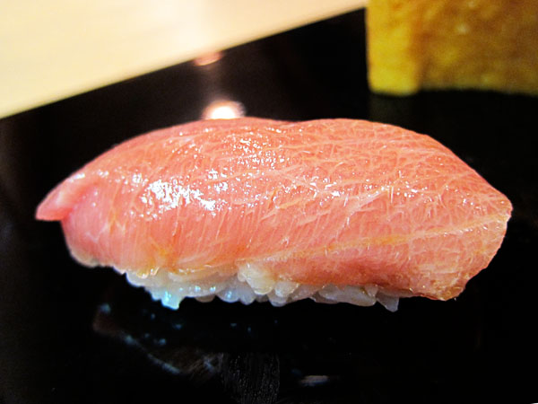 09_sukiyabashi_jiro_semi_fatty_tuna