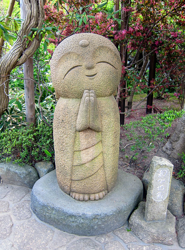 28_hase-dera_praying_statue