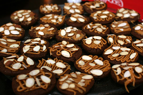 cinnamon_spiced_hot_chocolate_cookies