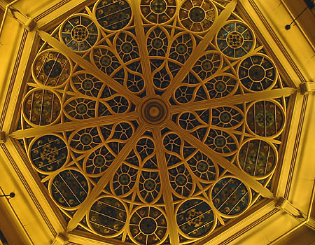 re: Did John's Pizzerria used to be a theatre?